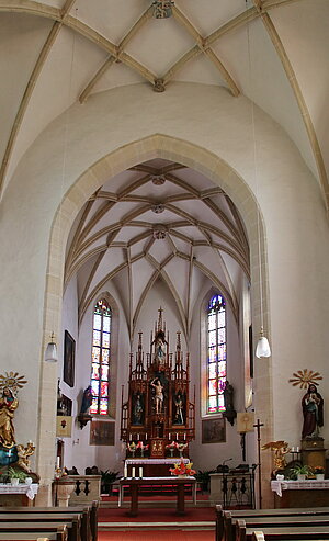 Engabrunn, Pfarrkirche hl. Sebastian, Blick in den Chor
