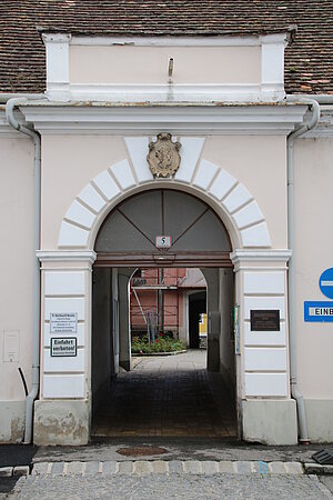 Mautern an der Donau, Portal in das ehem. Armenspital der hl. Anna