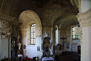 Rosenau-Schloss, Schloss- und Pfarrkirche hll. Dreifaltigkeit, barocker Zentralbau  1739 geweiht, 1767-68 Zubau der Querarme und der Sakristei