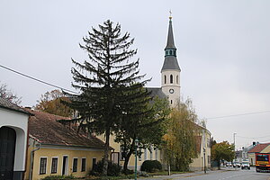 Bockfließ, Hauptstraße, Blick Richtung Pfarrkirche
