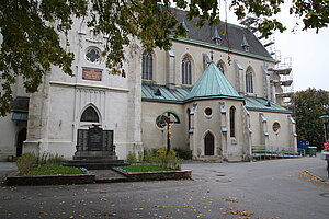 Groß-Engersdorf, Pfarrkirche Mariae Himmelfahrt, neugotisches Langhaus 1897/1901 errichtet