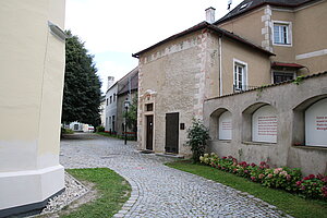 Mautern an der Donau, Pfarrhof, Renaissancefassade aus dem 1. Viertel des 16. Jahrhunderts