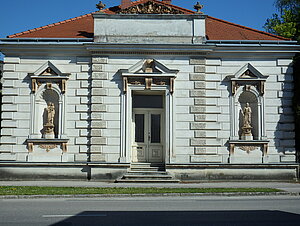 Ober-Grafendorf, Hauptplatz Nr. 4: Villenbau aus dem 3. Viertel des 19. Jahrhunderts