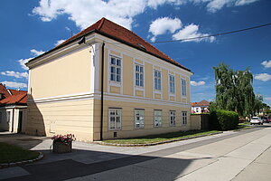 Rauchenwarth, Pfarrhof, 1774 nach Plänen von Peter Mollner errichtet