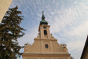 Traiskirchen, Pfarrkirche hl. Margaretha, im Kern gotische Hallenkirche - barocker Bau nach Plänen von Matthias Gerl, 1774 geweiht