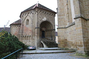 Tulln, Karner, "Dreikönigskapelle", zweischaliger Zentralraum, 2. Viertel 13. Jh.