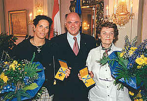 Klecker Trude, mit M. Dorfmeister, EZ-Verleihung 2001