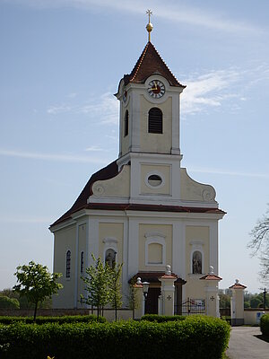 Rabensburg, Pfarrkirche hl. Helena, spätbarocker Saalbau mit Dreiseitschluss