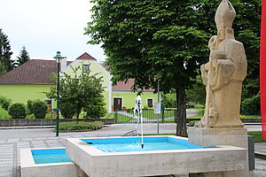 Ruprechtshofen, Rupertibrunnen auf dem Hauptplatz, Franz Coufal, 1965/66