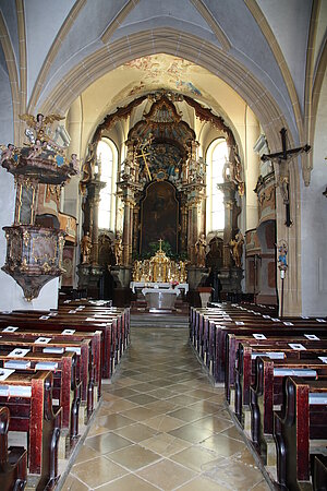 Strengberg, Pfarrkirche Mariae Himmelfahrt, Blick in das nach dem Brand von 1507 errichtete Langhaus