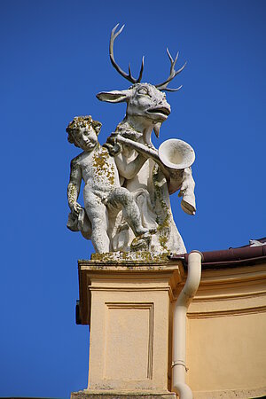 Schloss Eckartsau, Figurengruppen von Lorenzo Mattielli