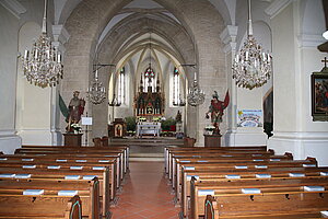 Rückersdorf, Pfarrkirche hl. Hyppolyt, im Kern romanischer Bau, gotischer Chor, 1689 barockisiert