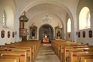 Haringsee, Pfarrkirche hl. Laurenz, ehem. Wehrkirche mit Wehrturm, barockisiert