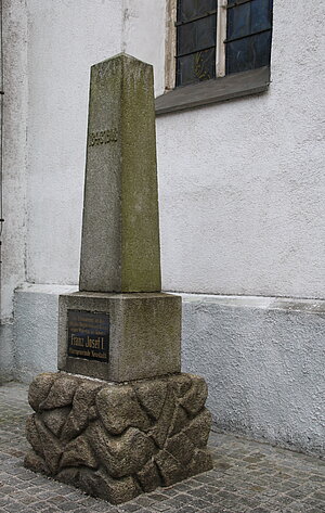 Neustadtl an der Donau, Pfarrkirche hl. Jakobus der Ältere, Denkmal für Kaiser Franz Joseph, 1908