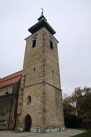 Pillichsdorf, Pfarrkirche hl. Martin, freistehender  spätgotischer Westturm