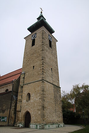 Pillichsdorf, Pfarrkirche hl. Martin, freistehender spätgotischer Westturm