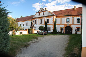 Plank am Kamp, Gutshof und ehem. Mühle mit späthistoristischer Fassade