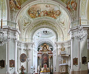 Säusenstein, Pfarrkirche hl. Donatus - Kleinsonntagberg, Neubau ab 1765 - Blick Richtung Hochaltar, Stuckausstattung von Wilhelm Kirschner und Andreas Stolz, um 1770, Fresken Johann Wenzel Bergl, 1767