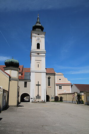 Furth, Pfarrkirche hl. Wolfgang, frühbarockes Langhaus, 1614-18, Turm 1618 begonnen, Zwiebelhelm 1719