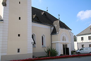 Ottenschlag, Pfarrkirche hl. Jakobus d. Ältere, mittelalterlicher Bau, 1696 nach Westen verlängert