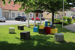 Absdorf, Installation am Hauptplatz anläßlich der 1000-Jahr-Feier