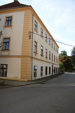 Bad Pirawarth, Pfarrhof, 1780 erbaut