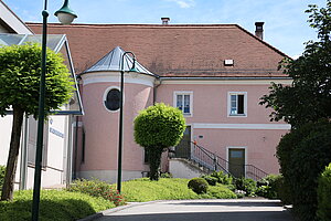Strengberg Nr. 14: Ehem. Armenhaus, 1736-45 nach Entwurf von Josef Munggenast umgebaut und mit Kapelle ausgestattet