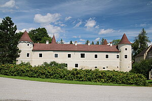 Waldreichs, Schloss Waldreichs, ab 1530 Um- und Ausbau zu Wasserschloss, nach Plünderung 1620 Wiederaufbau