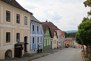 Weitra, Häuserzeile am Rathausplatz