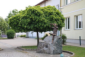 Ziersdorf, Kirchenplatz: Flötenspieler, Rinaldo Bigi,  1998