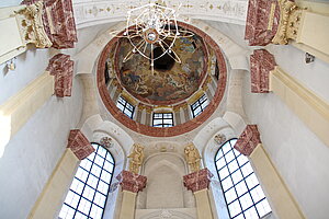 Kartause Gaming, ehem. Kartäuserkirche Mariae Himmelfahrt, 1332--1340 errichtet, Blick in die Chorkuppel, 1742-1756