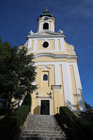 Bad Pirawarth, Pfarrkirche Hl.. Barbara und Agatha, 1739-56 nach Plänen von Felice d'Allio errichtet