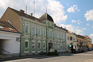 Ziersdorf, Hauptplatz: Rathaus, um 1910 errichtet