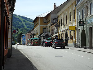 Türnitz, Hauptstraße mit Einkehrgasthäusern