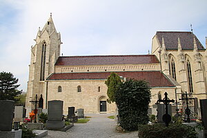 Bad Deutsch-Altenburg, Pfarr- und Wallfahrtskirche Mariae Empfängnis, romanische Pfeilerbasilika, hochgotischer Turm und Chor, im 19. Jahrhundert stark überarbeitet