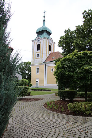 Leopoldsdorf im Marchfeld, Pfarrkirche hl. Markus in der Angermitte, spätbarocker Bau