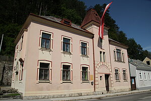 Gutenstein, Gemeindeamt, urspr. als Volksschule 1872 errichtet, 1904 zum Gemeindeamt umgebaut