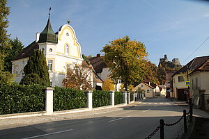 Senftenberg, Unterer Markt Nr. 74, Villa im Heimatstil, um 1905