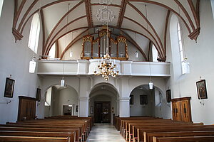 Horn, Filialkirche hl. Georg, Blick gegen die Empore, von Leopold Wißgrill 1738 errichtet