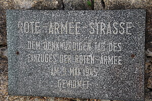 Gmünd, Straßenschild: am 5. August 1946 wurde die Schremser Straße auf Wunsch der russischen Besetzungsmacht in Rote-Armee-Straße umbenannt