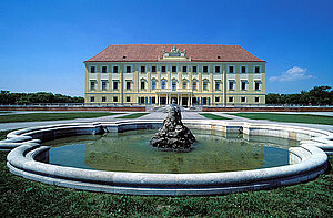 Schloßhof, Schloss