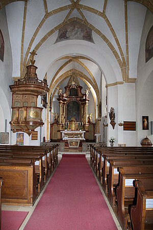 Traismauer, Pfarrkirche hl. Rupert, Kircheninneres, Langhaus mit Netzrippengewölbe