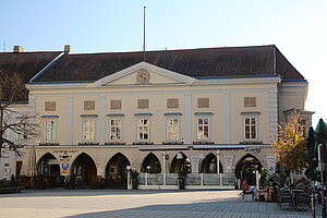 Wiener Neustadt, Hauptplatz Nr. 3, heute Gasthaus Weißes Rössl, seit 1571 Stadtgericht