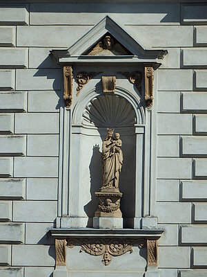 Ober-Grafendorf, Hauptplatz Nr. 4: Villenbau aus dem 3. Viertel des 19. Jahrhunderts - Nischenfigur
