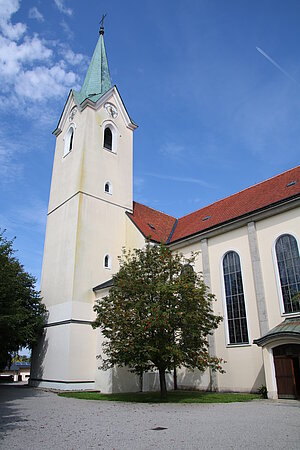 Wieselburg, Pfarrkirche hl. Ulrich, ottonischer Zentralbau mit gotischem Langhaus und vorgestelltem West-Turm, moderner Anbau