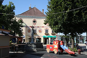 Neunkirchen, Hauptplatz Nr. 4, Komplex aus Häusern des 16./17. Jh.s