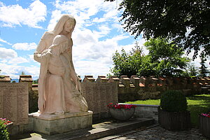 Haag, Kriegerdenkmal bei der Pfarrkirche, Kunibert Zinner, 1956