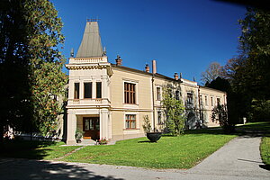 Neubruck, Töpper Schloss, um 1820 als Herrenhaus errichtet, 1890 zu vierflügeliger Schlossanalge ausgebaut, Eduard Musil von Mollenbruck