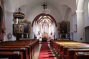 Langau, Pfarrkirche Mariae Himmelfahrt, Blick Richtung Hochaltar