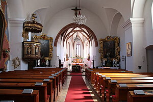 Langau, Pfarrkirche Mariae Himmelfahrt, Blick Richtung Hochaltar